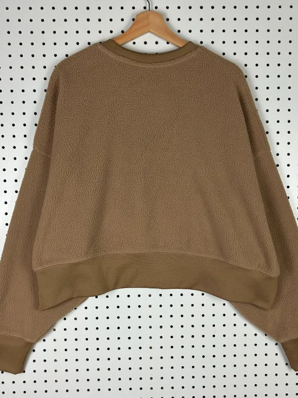 Nike Sportswear Plush Crewneck Sweater Women's Large Brown DQ6844-258‎ NWT Crop
